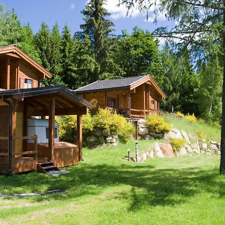Camping Village Yolki Palki مكان تخييم