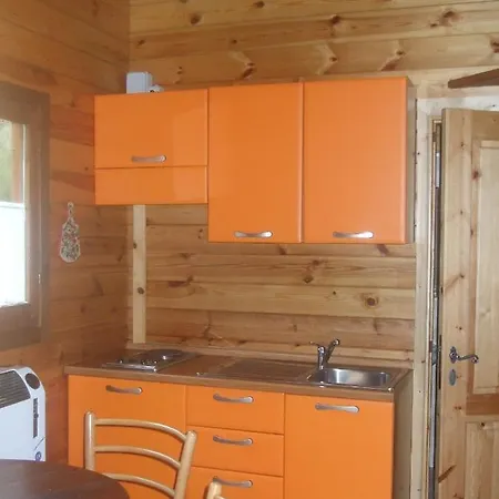 Camping Village Yolki Palki مكان تخييم
